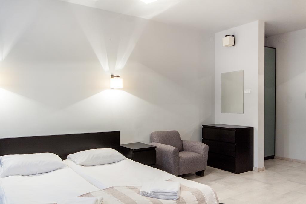 Avion Hotel Świdnik Habitación foto
